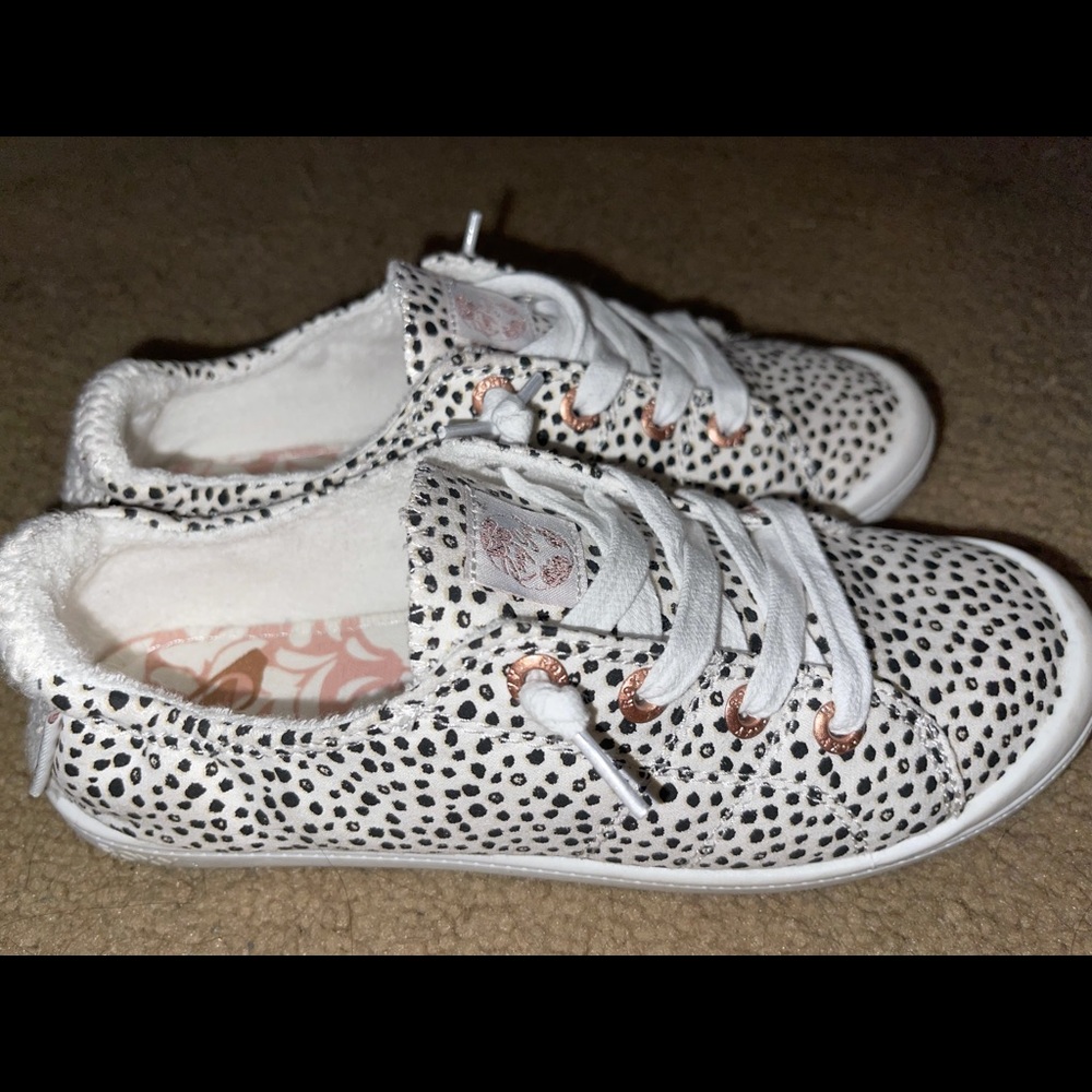 Woman’s Roxy Sneakers